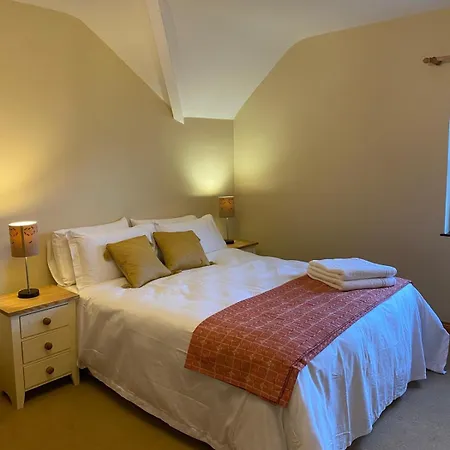 Spacious 4 Bed Prime Location *