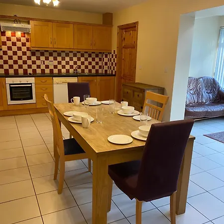 בית נופש Spacious 4 Bed Prime Location *