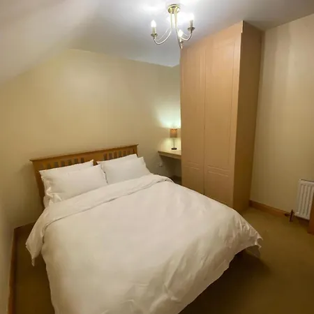 Сasa de vacaciones Spacious 4 Bed Prime Location Limerick Junction