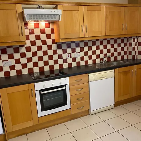 Spacious 4 Bed Prime Location Сasa de vacaciones *