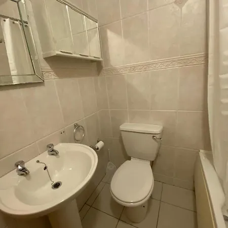 Spacious 4 Bed Prime Location *